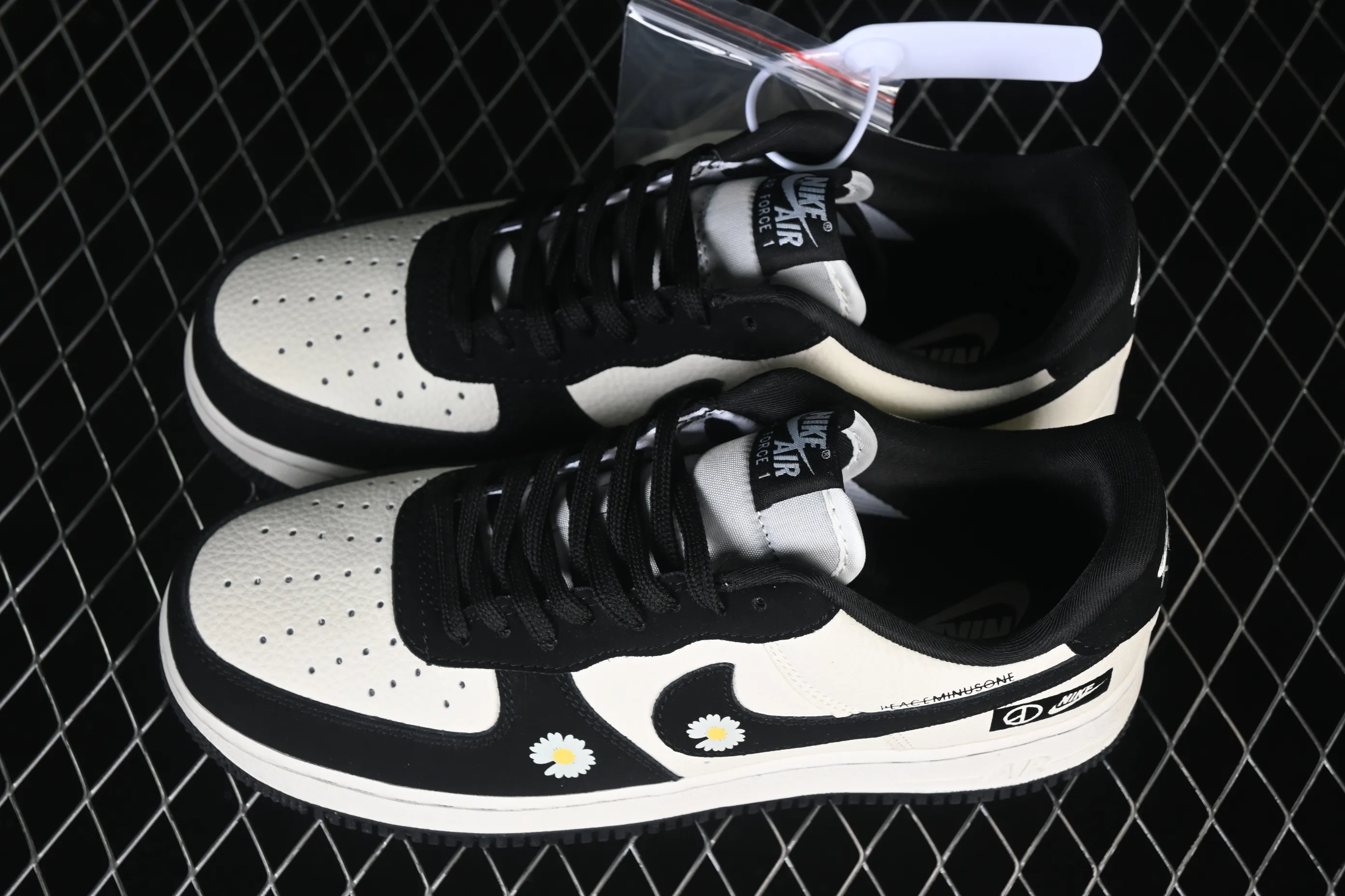 All categories Nk Air Force 1 Air Force series Nk Air Force 1 Low Air Force low-top Nike Air Force 1'07 Low G-Dragon co-branded Daisy beige black hook Air Force 1 low-top casual sneakers LD1999-002